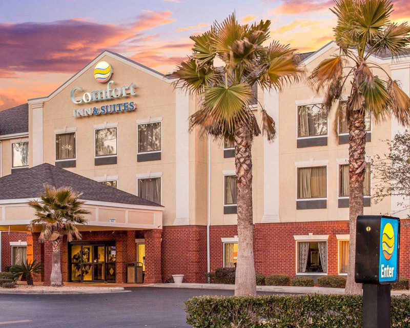 Comfort Inn and Suites Exterior