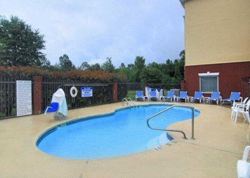 Pool Courtyard